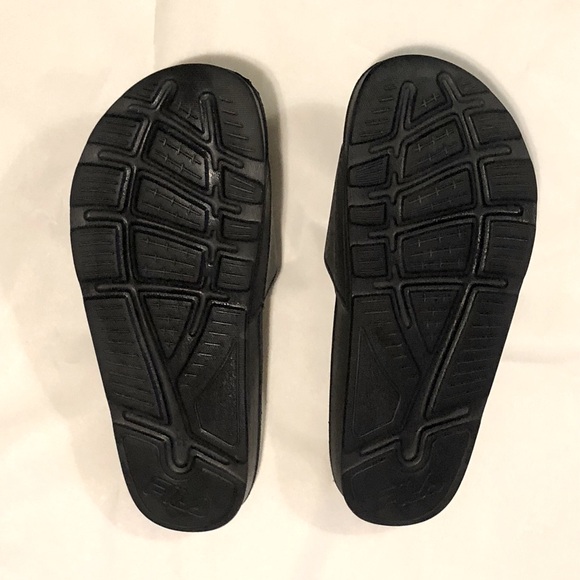 NWOT- FILA Slip-on Sandals. M8/W9 - Picture 8 of 13
